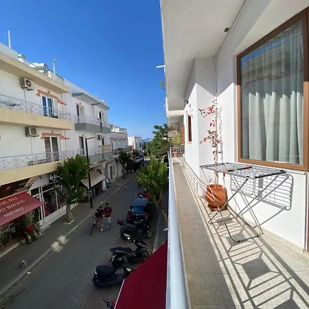 Bougainvillea House, Old Town Appartement *