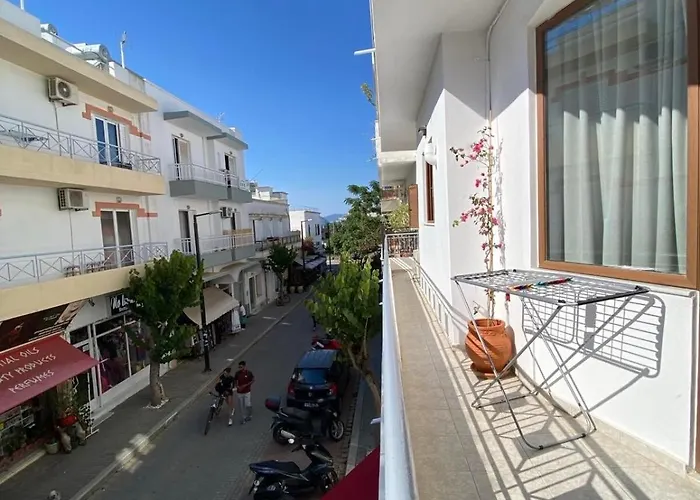 Bougainvillea House, Old Town Appartement *