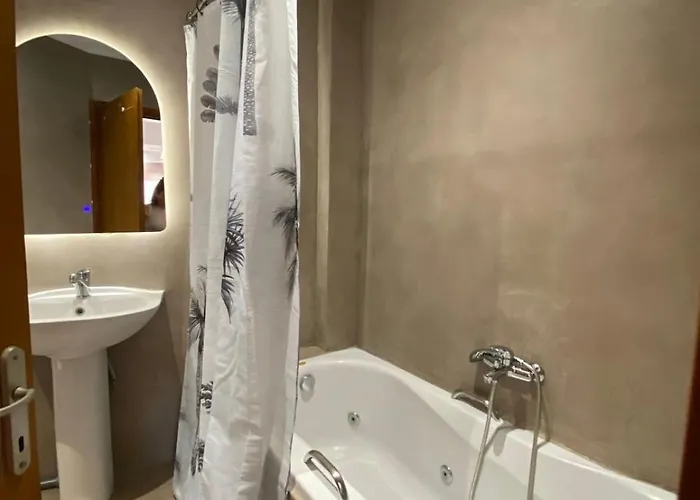 Lägenhet Bougainvillea House, Old Town *